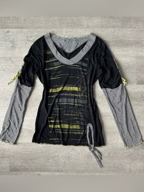 QHT France Black & yellow Striped V-Neck Grunge Long Sleeve Women's Top